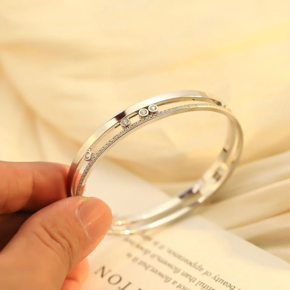 [LORA] Move Romane Diamond Bangle Bracelet