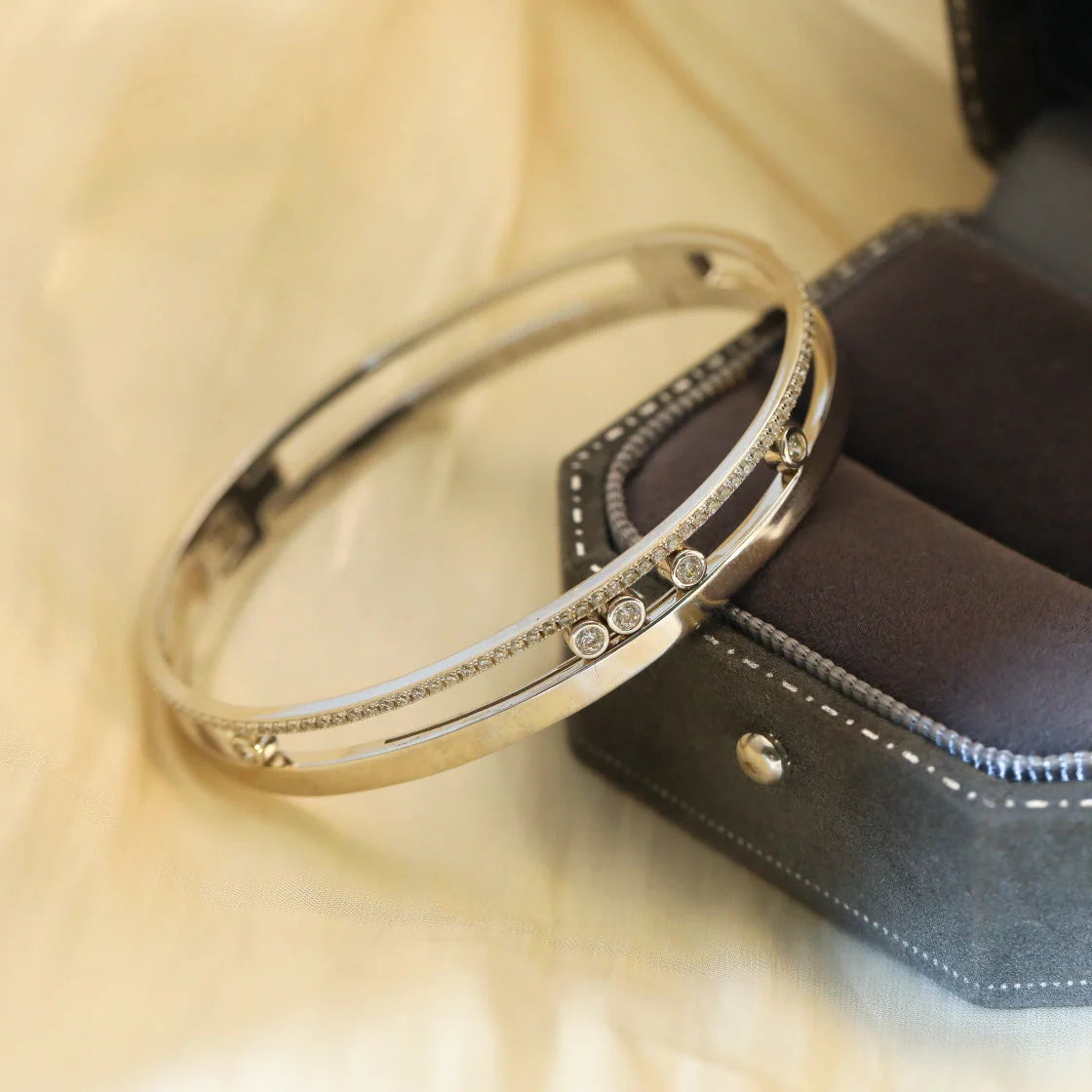 [LORA] Move Romane Diamond Bangle Bracelet