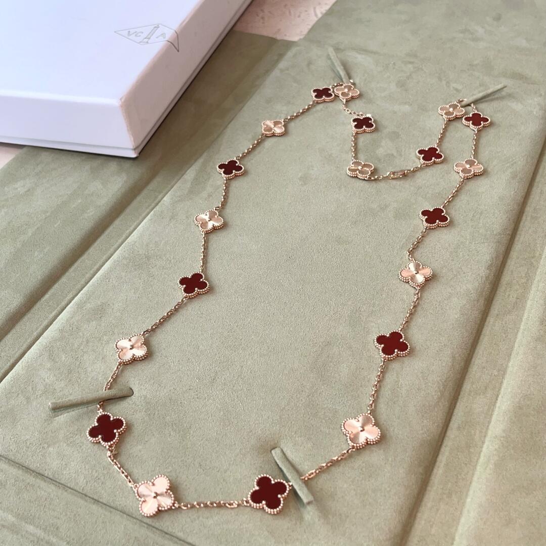 [Lora]CLOVER 20 MOTIFS LASER CARNELIAN NECKLACE