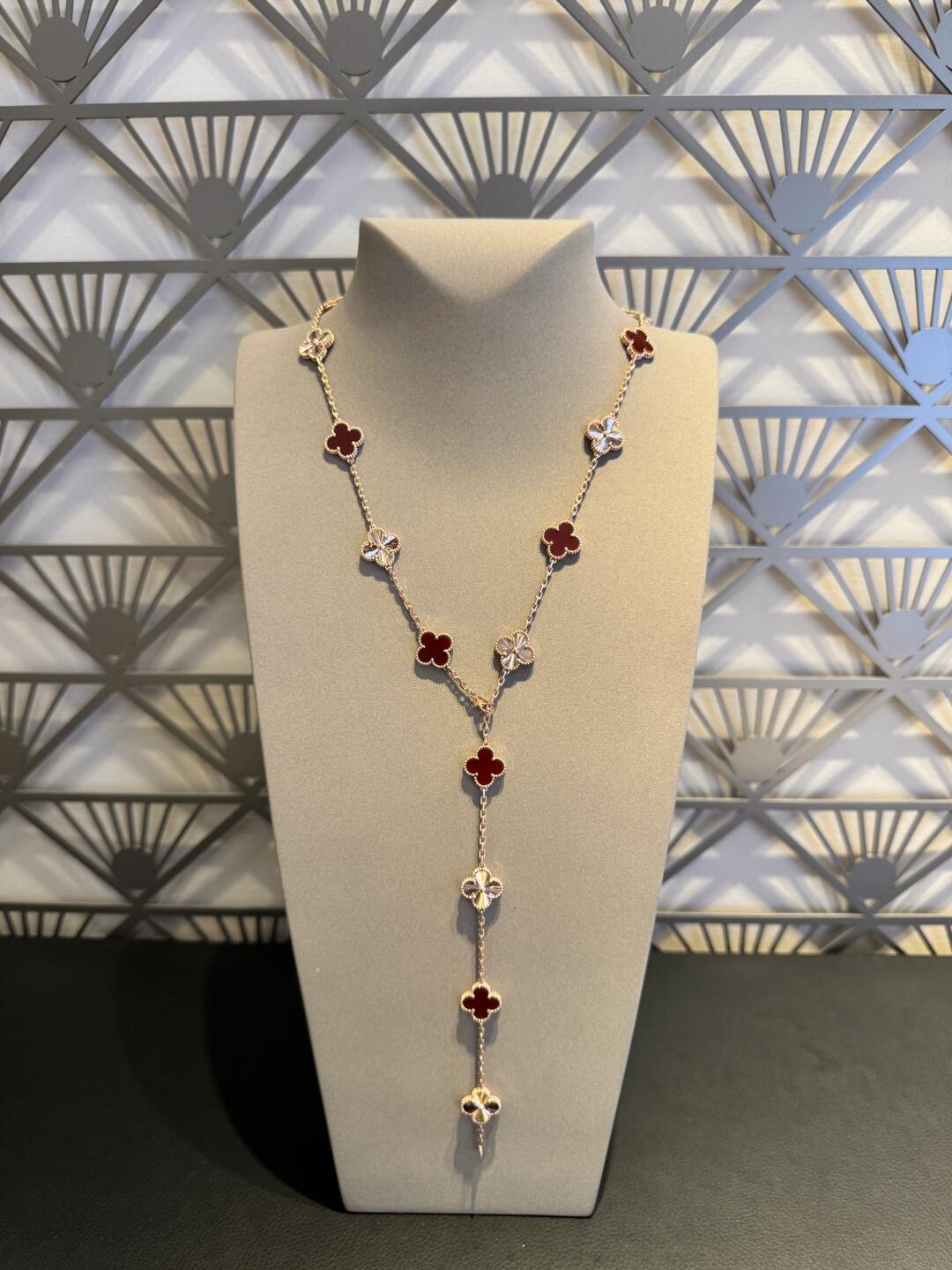 [Lora]CLOVER 20 MOTIFS LASER CARNELIAN NECKLACE