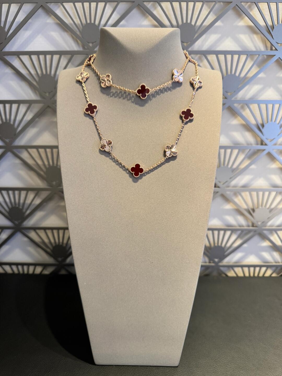 [Lora]CLOVER 20 MOTIFS LASER CARNELIAN NECKLACE