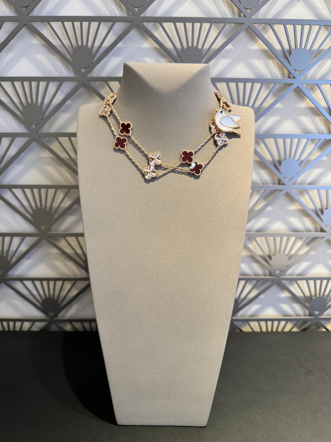 [LORA]CLOVER 20 MOTIFS LASER CARNELIAN NECKLACE