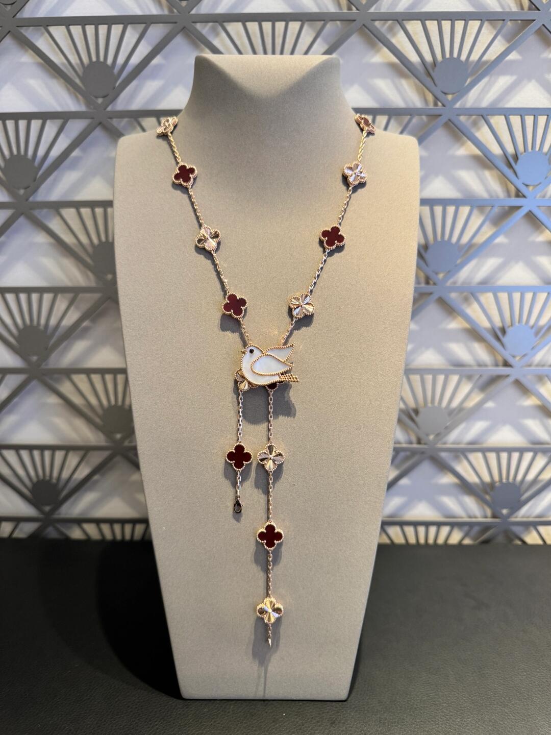 [LORA]CLOVER 20 MOTIFS LASER CARNELIAN NECKLACE