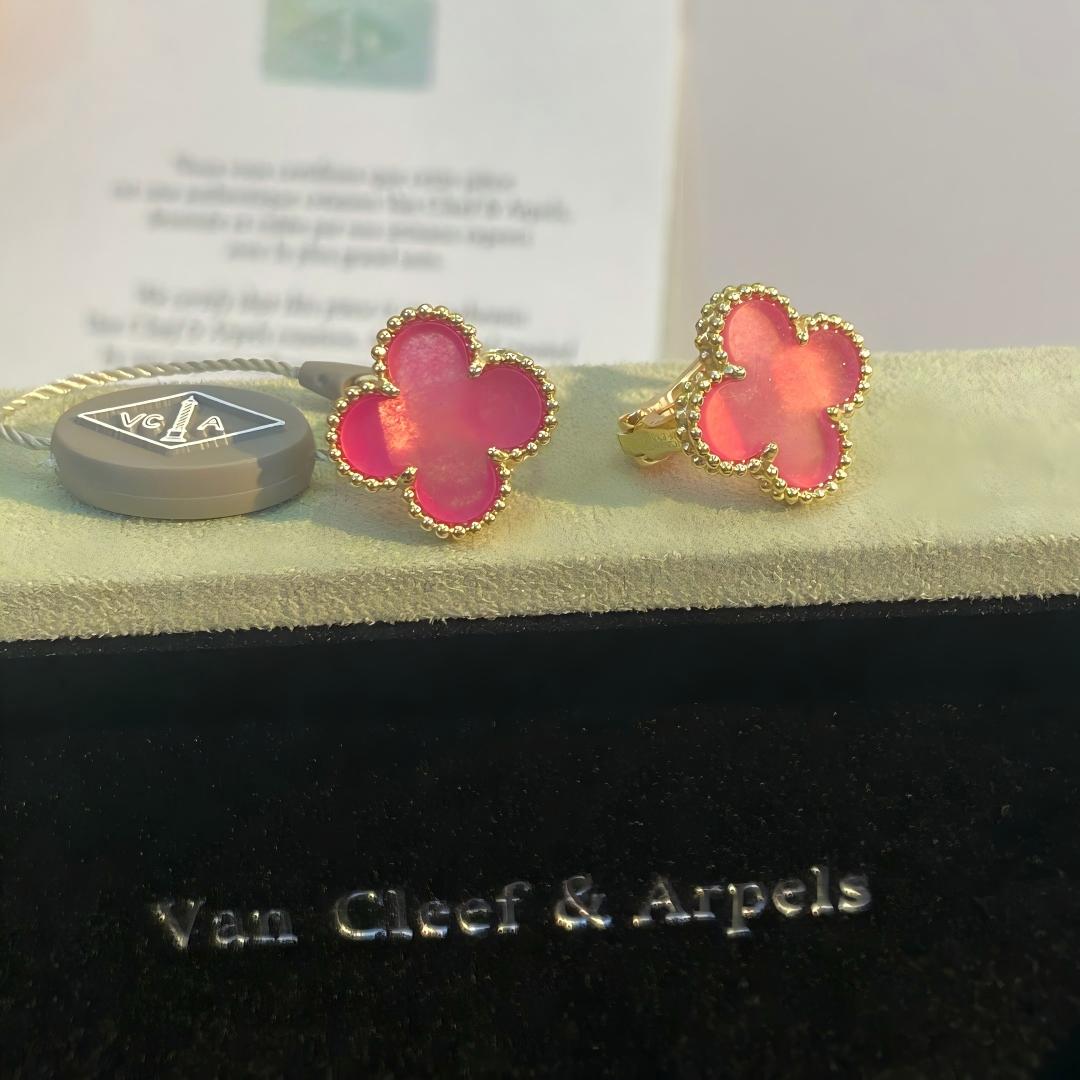 [Lora]NEW CLOVER 1 MOTIF PINK ENAMEL STUD EARRINGS