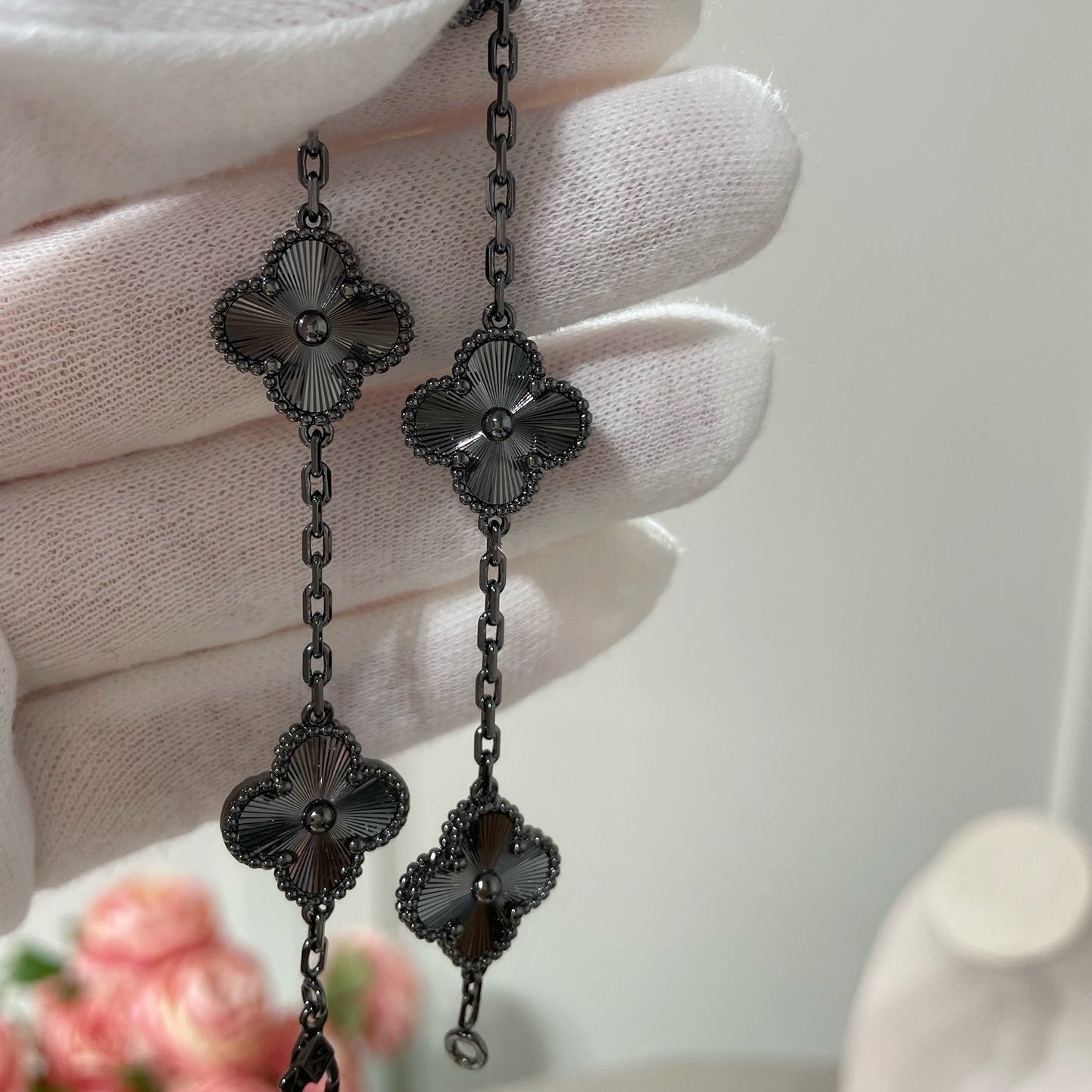 [Lora JEWELRY]CLOVER 5 MOTIF BLACK BRACELET