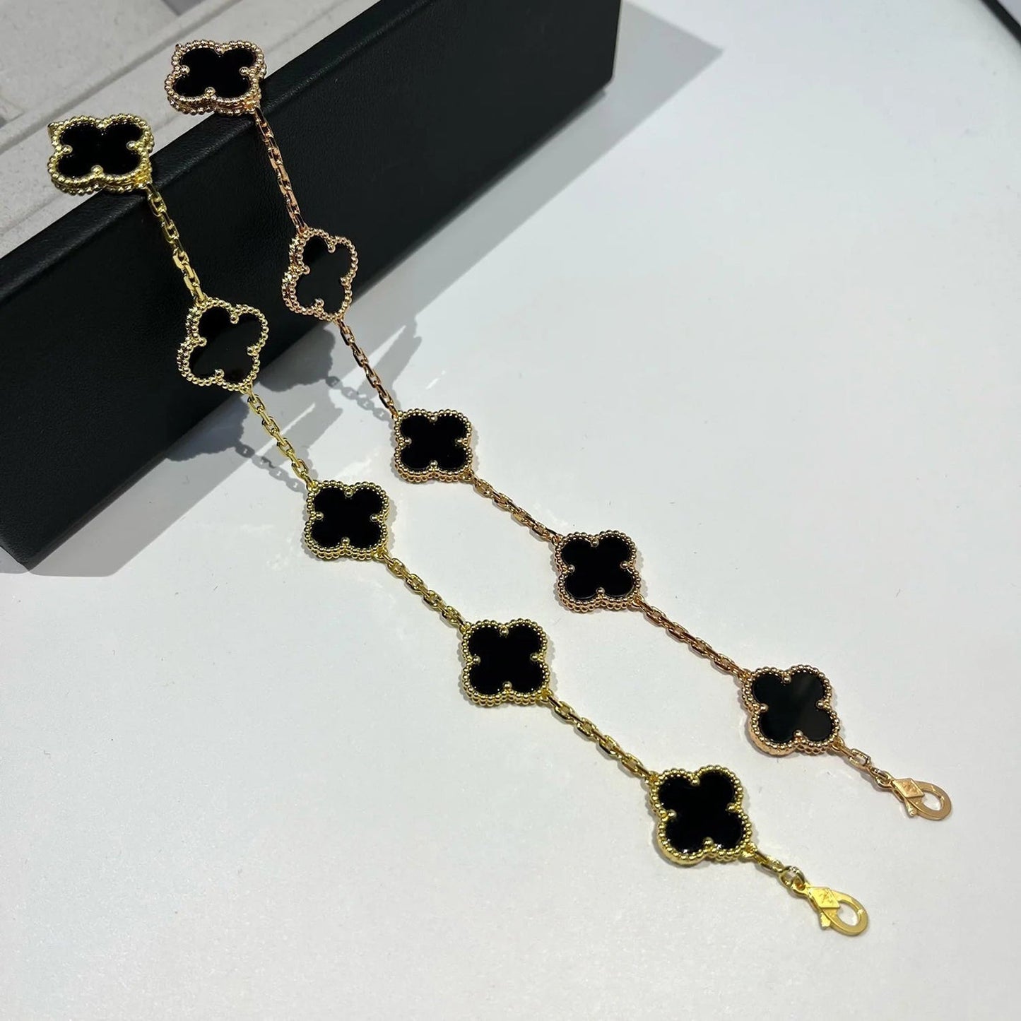 [Lora] CLOVER 5 MOTIF ONYXS BRACELET COLLECTION