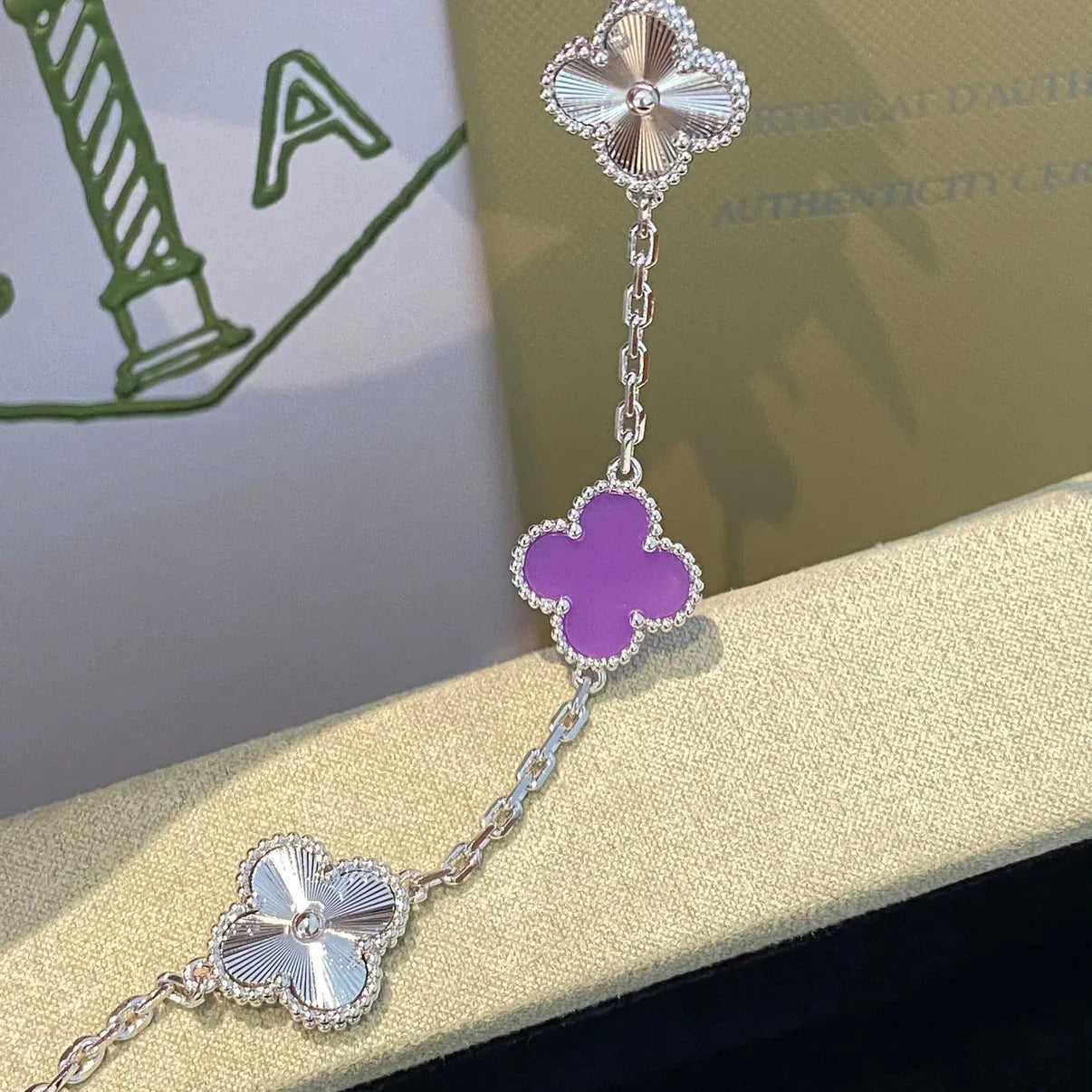 [Lora] CLOVER 5 MOTIF VIOLET BRACELET COLLECTION