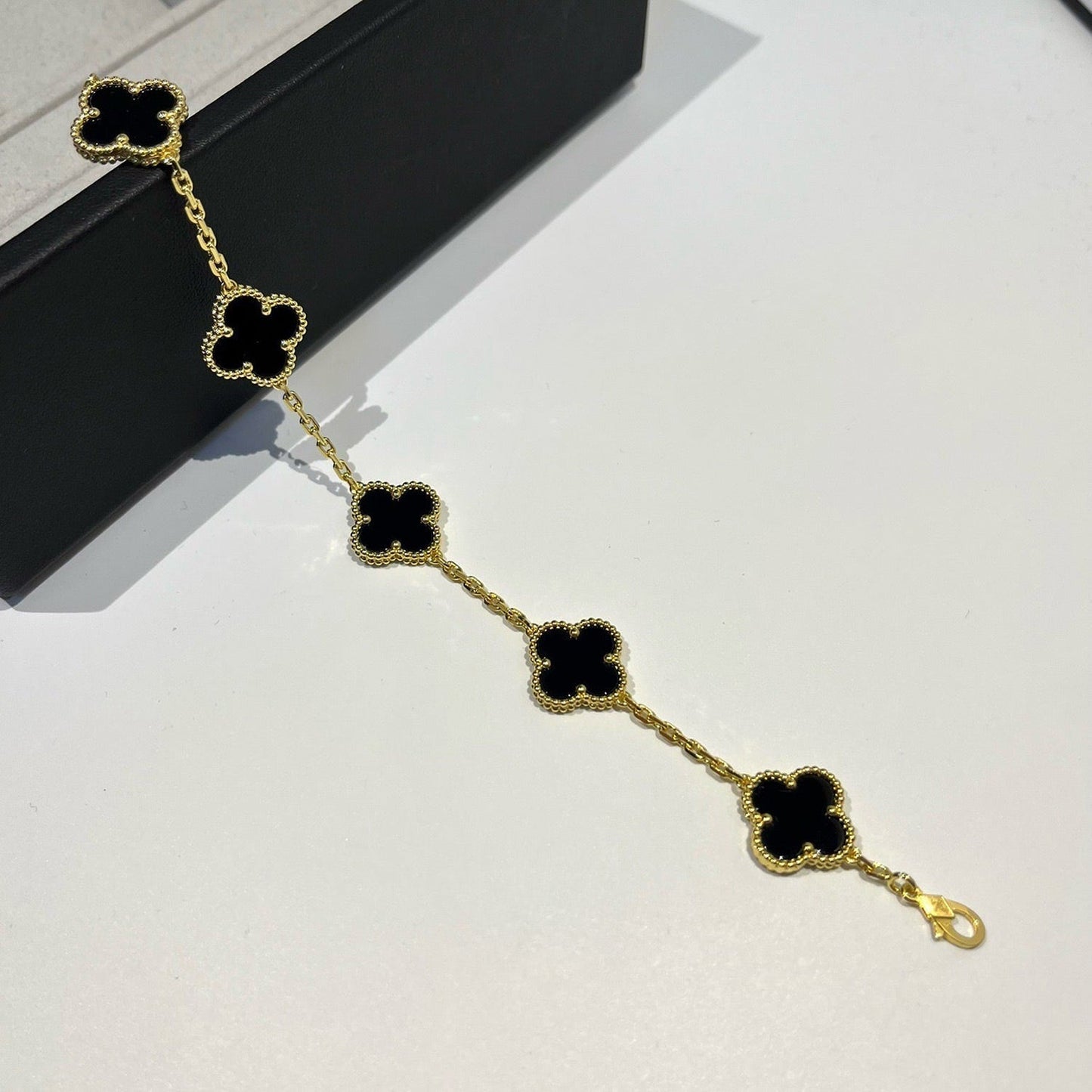 [Lora] CLOVER 5 MOTIF ONYXS BRACELET COLLECTION