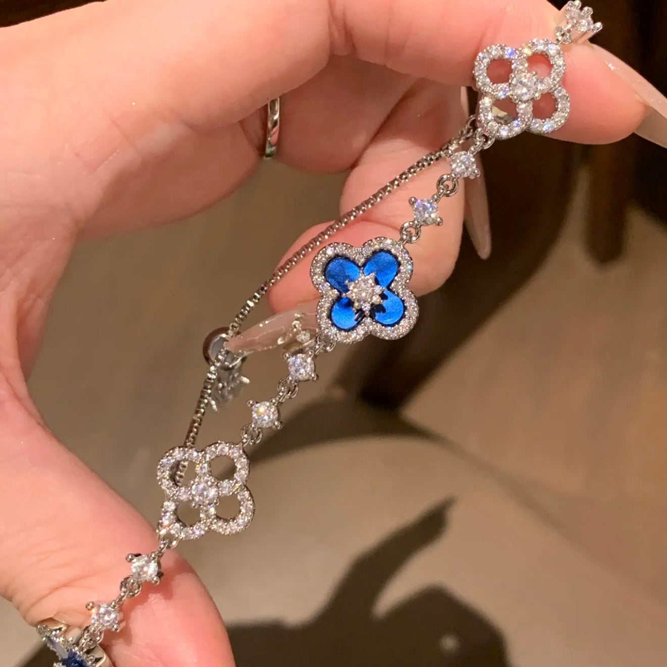 [LORA]CLOVER 5 MOTIF PINK BLUE RED WHITE BRACELET