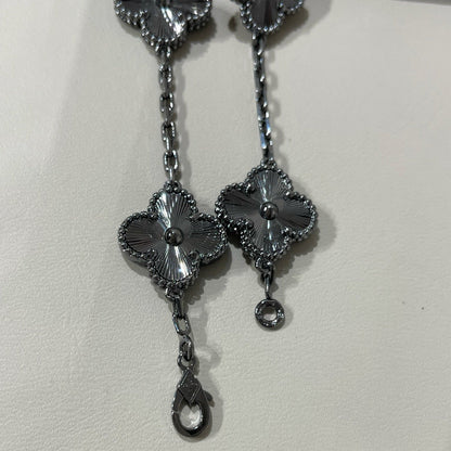 [LORA]CLOVER 5 MOTIF BLACK BRACELET