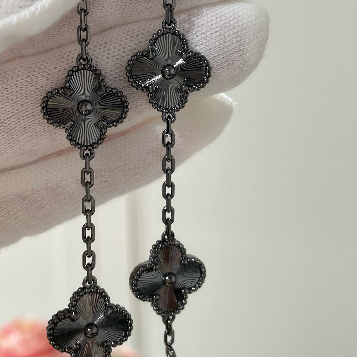 [Lora JEWELRY]CLOVER 5 MOTIF BLACK BRACELET