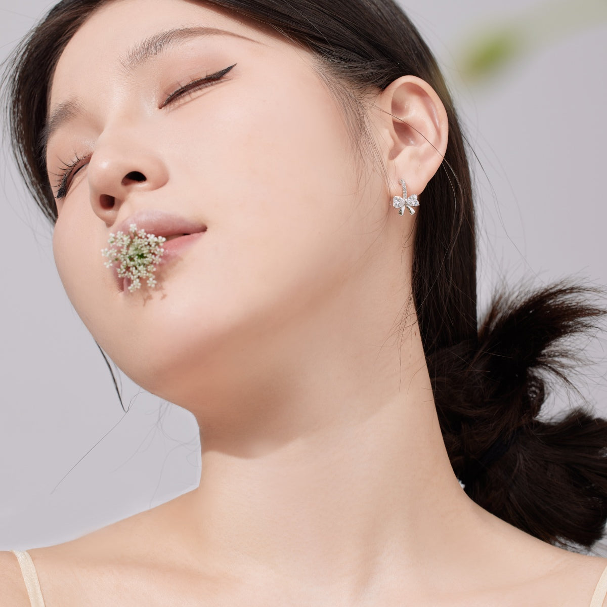 [LORA]Exquisite Earrings With Heart-Shaped Bow Design