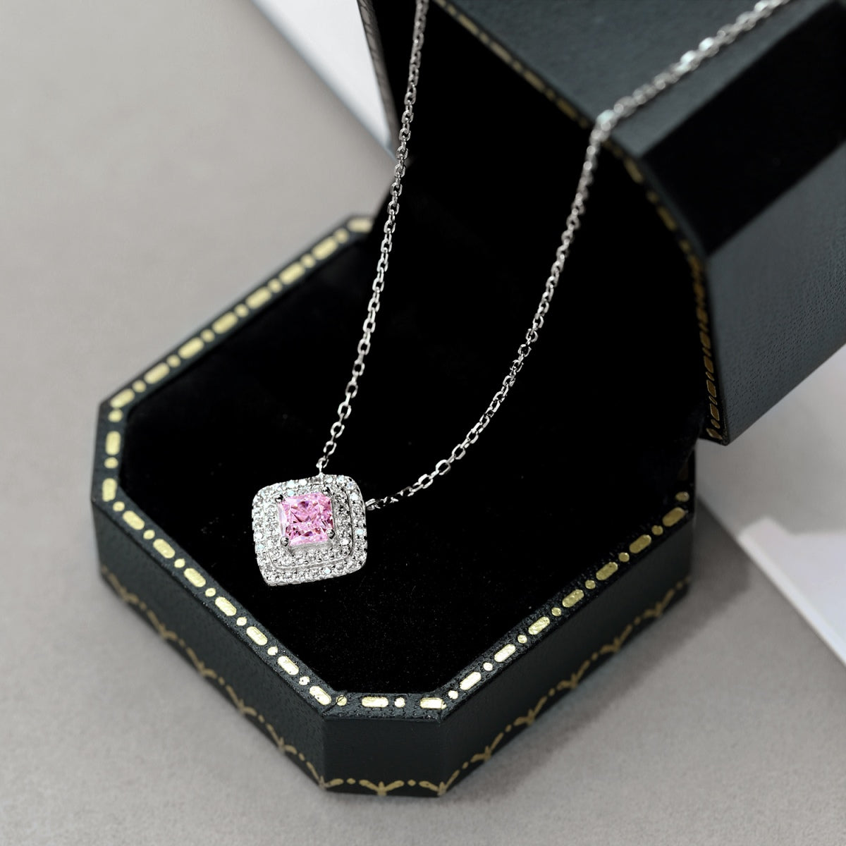 [LORA]Sparkling Asscher Cut Necklace