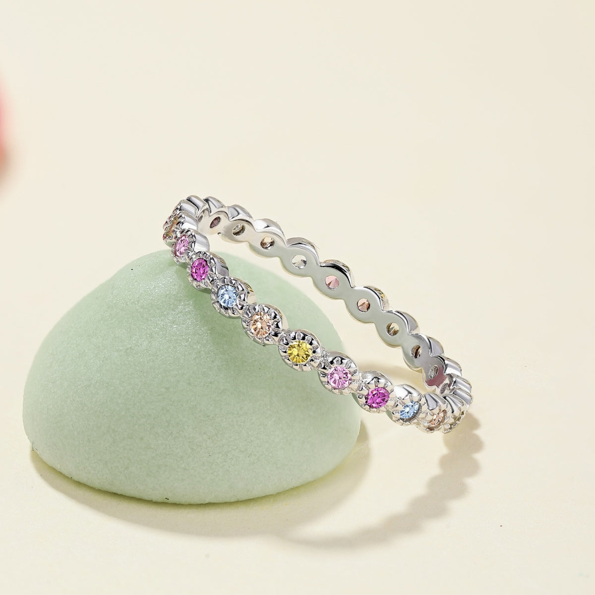 [LORA]Radiant Sparkling Round Cut Daily Ring