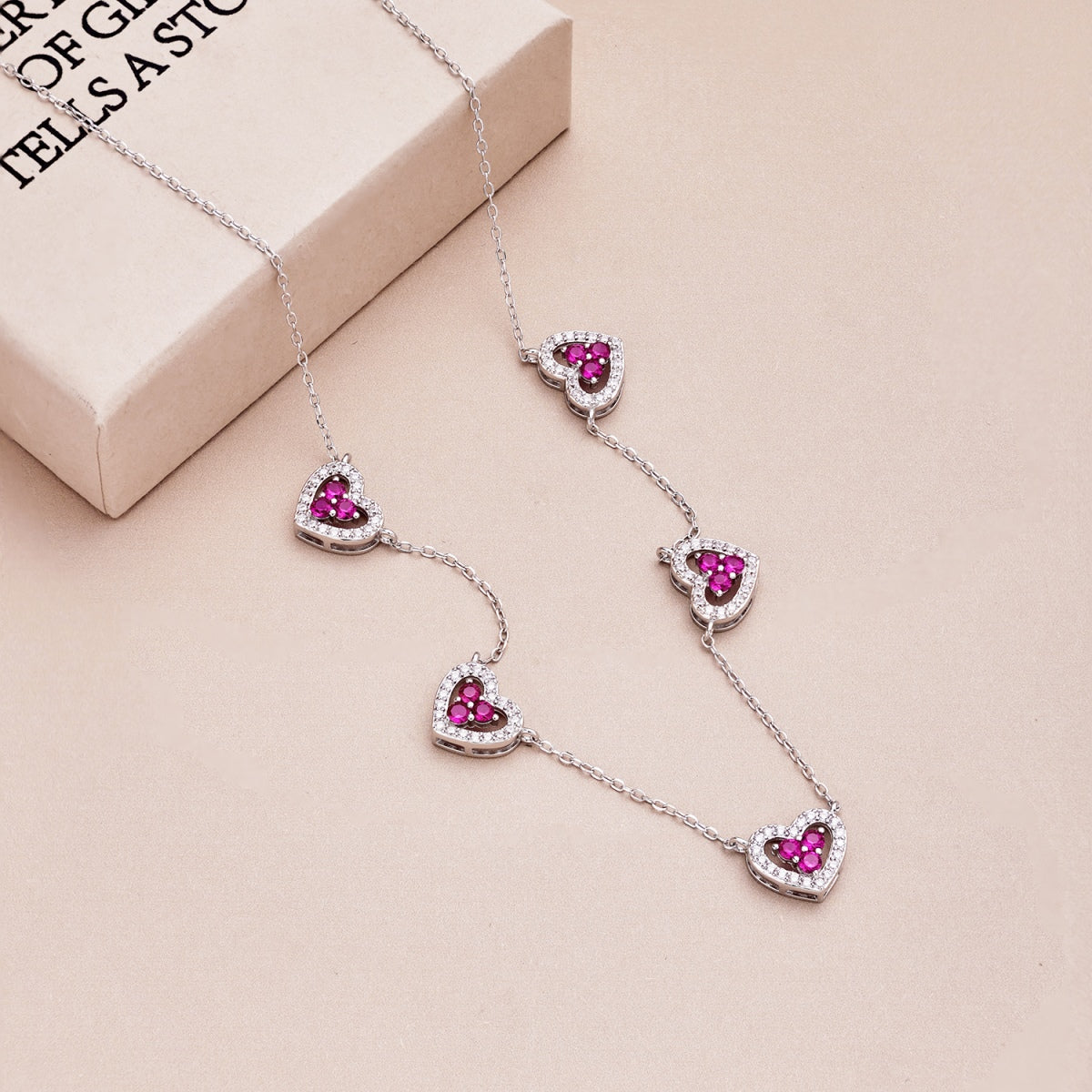[LORA]Sparkling Five Heart Necklace