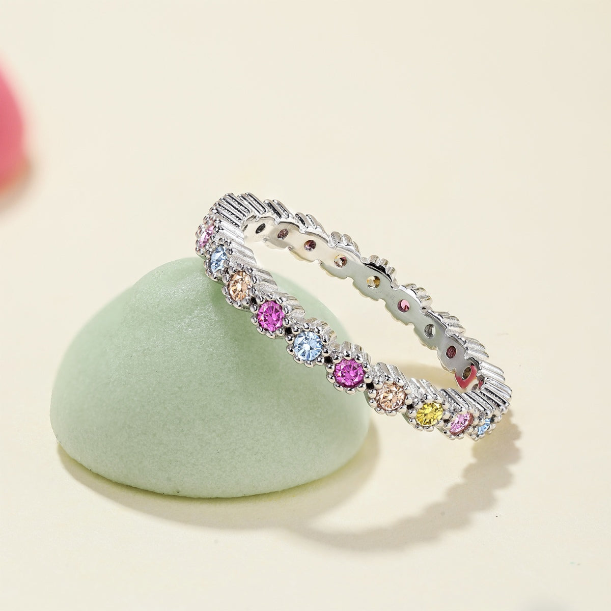 [LORA]Unique Scintillating Round Cut Daily Ring