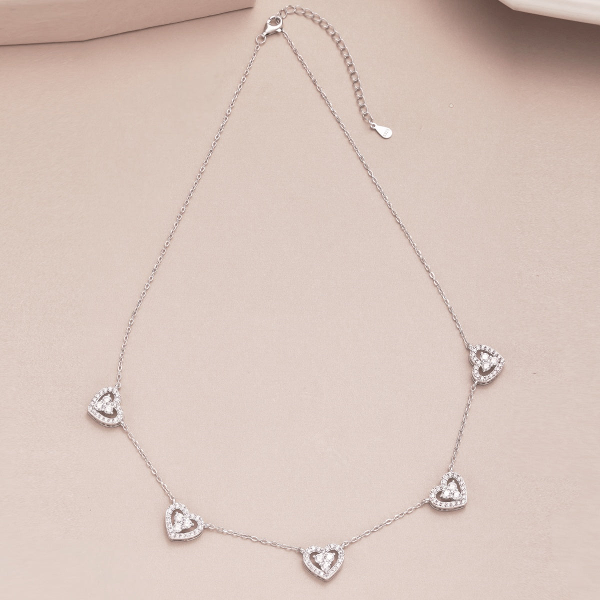 [LORA]Sparkling Five Heart Necklace