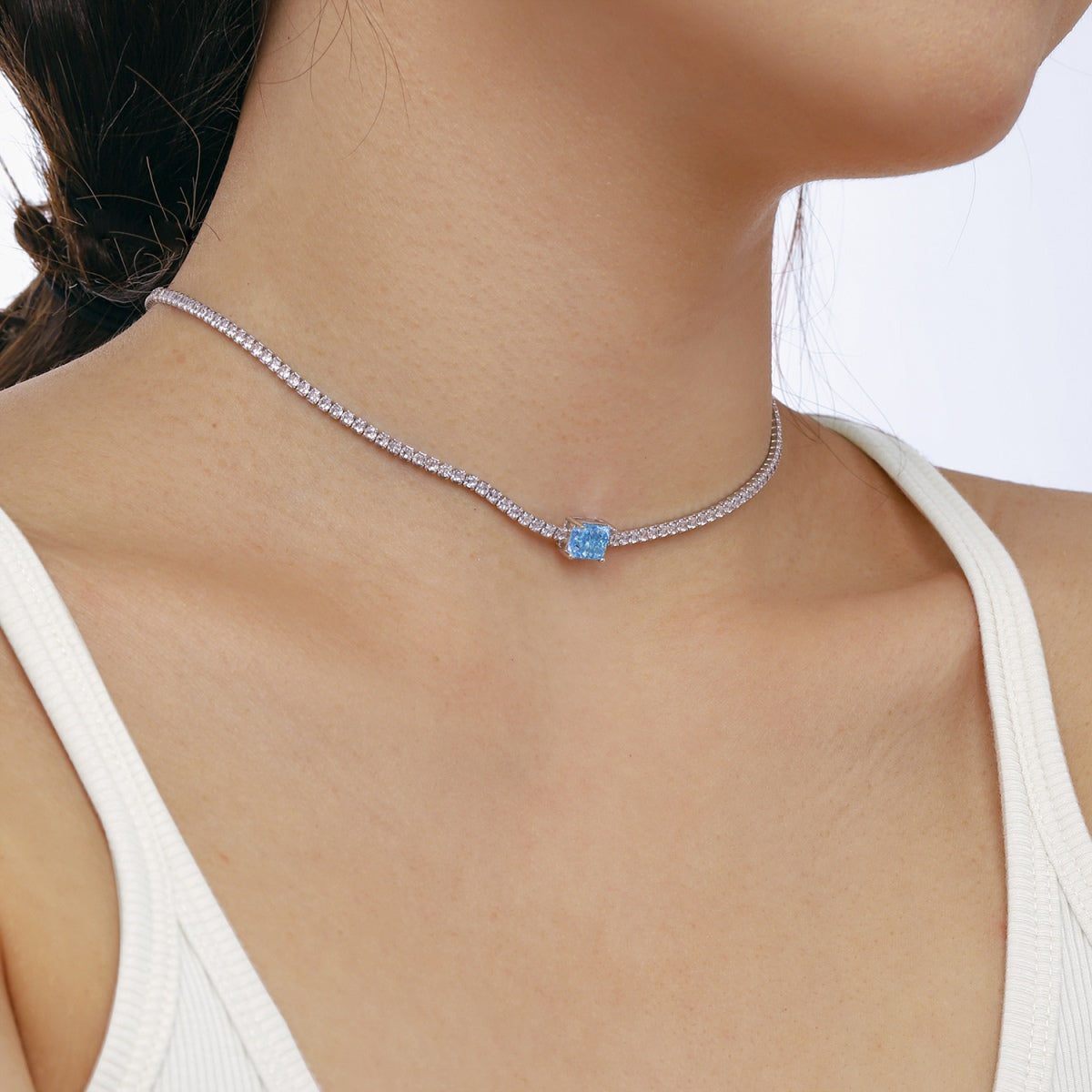 [LORA]2.0 carat Ornate Emerald Cut Necklace