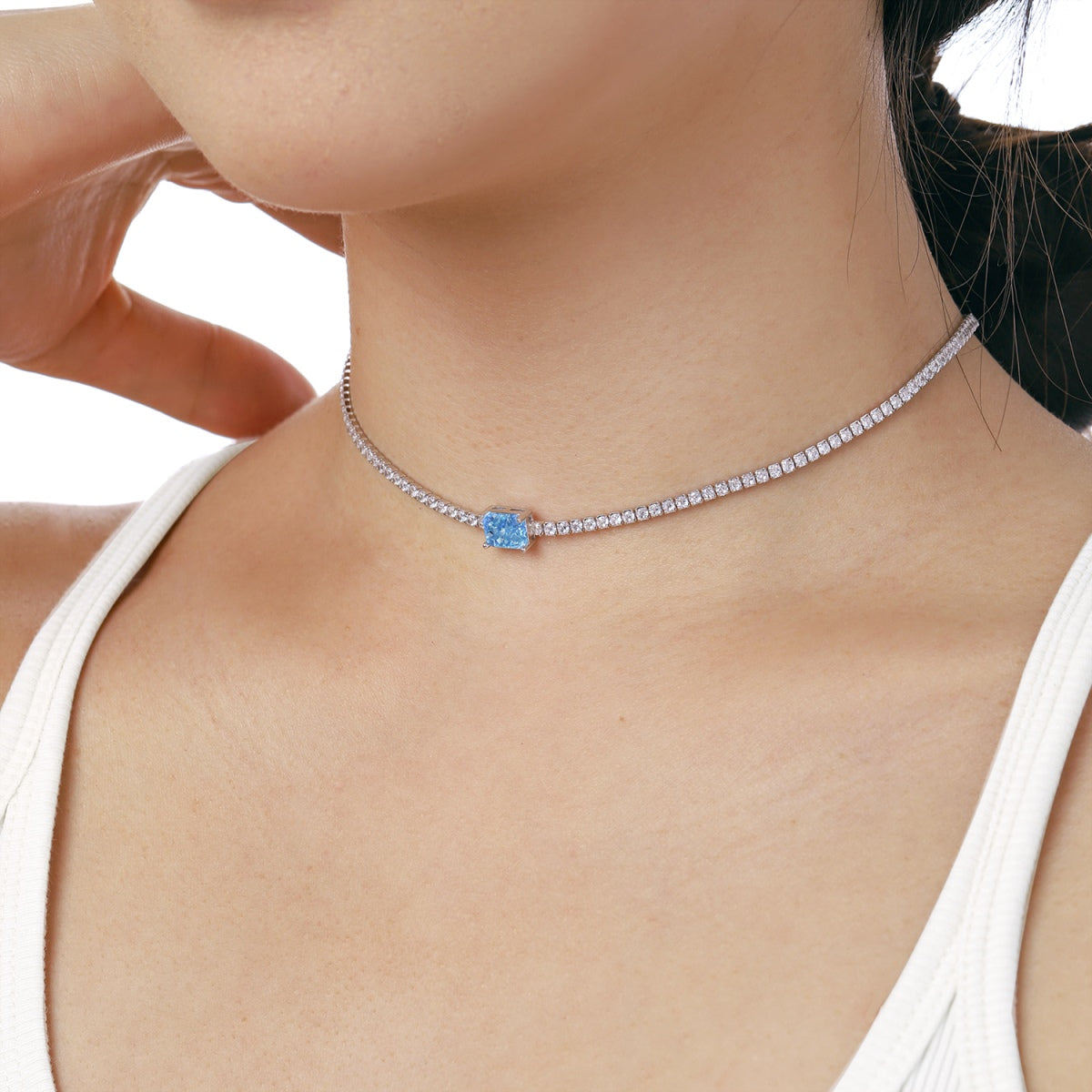 [LORA]2.0 carat Ornate Emerald Cut Necklace