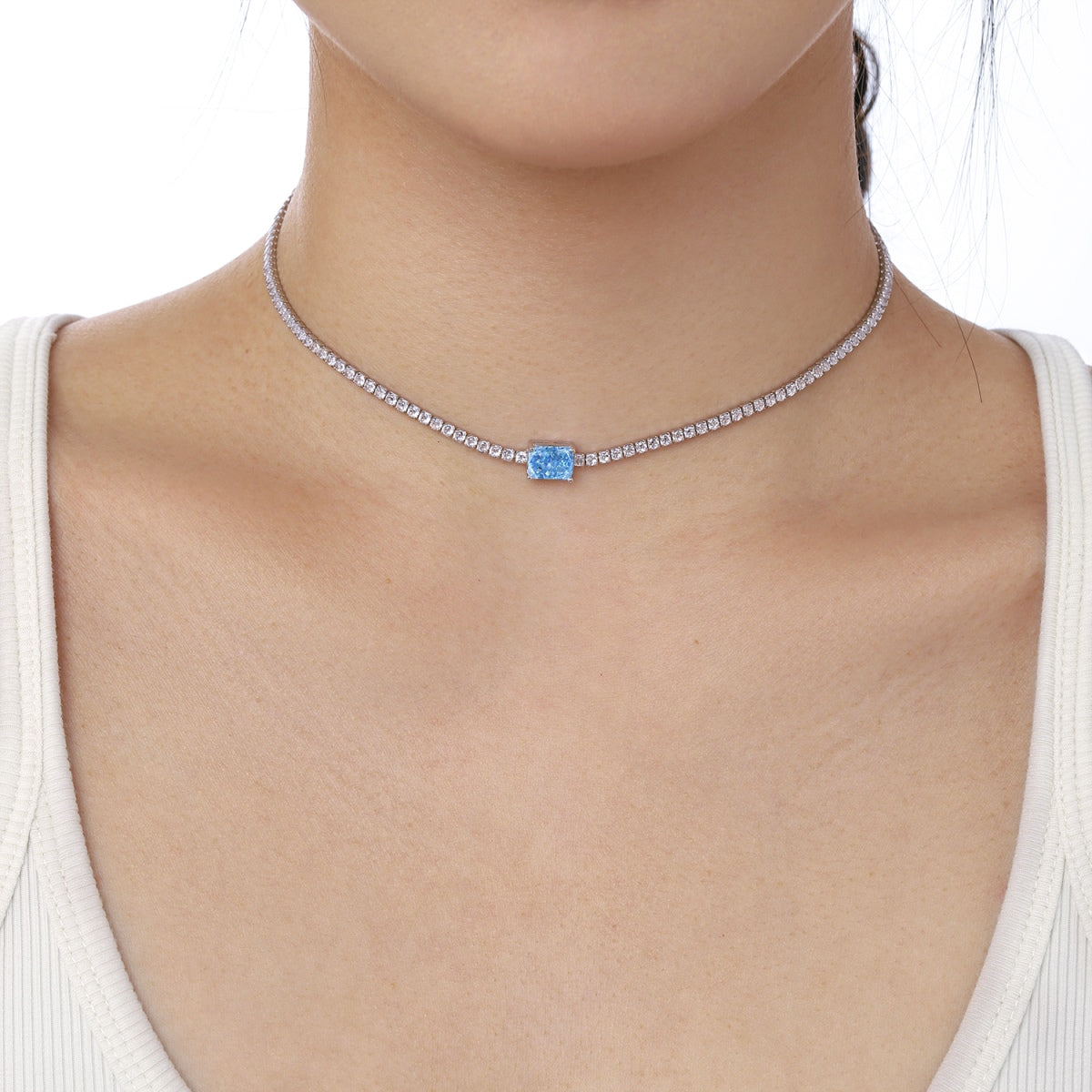 [LORA]2.0 carat Ornate Emerald Cut Necklace