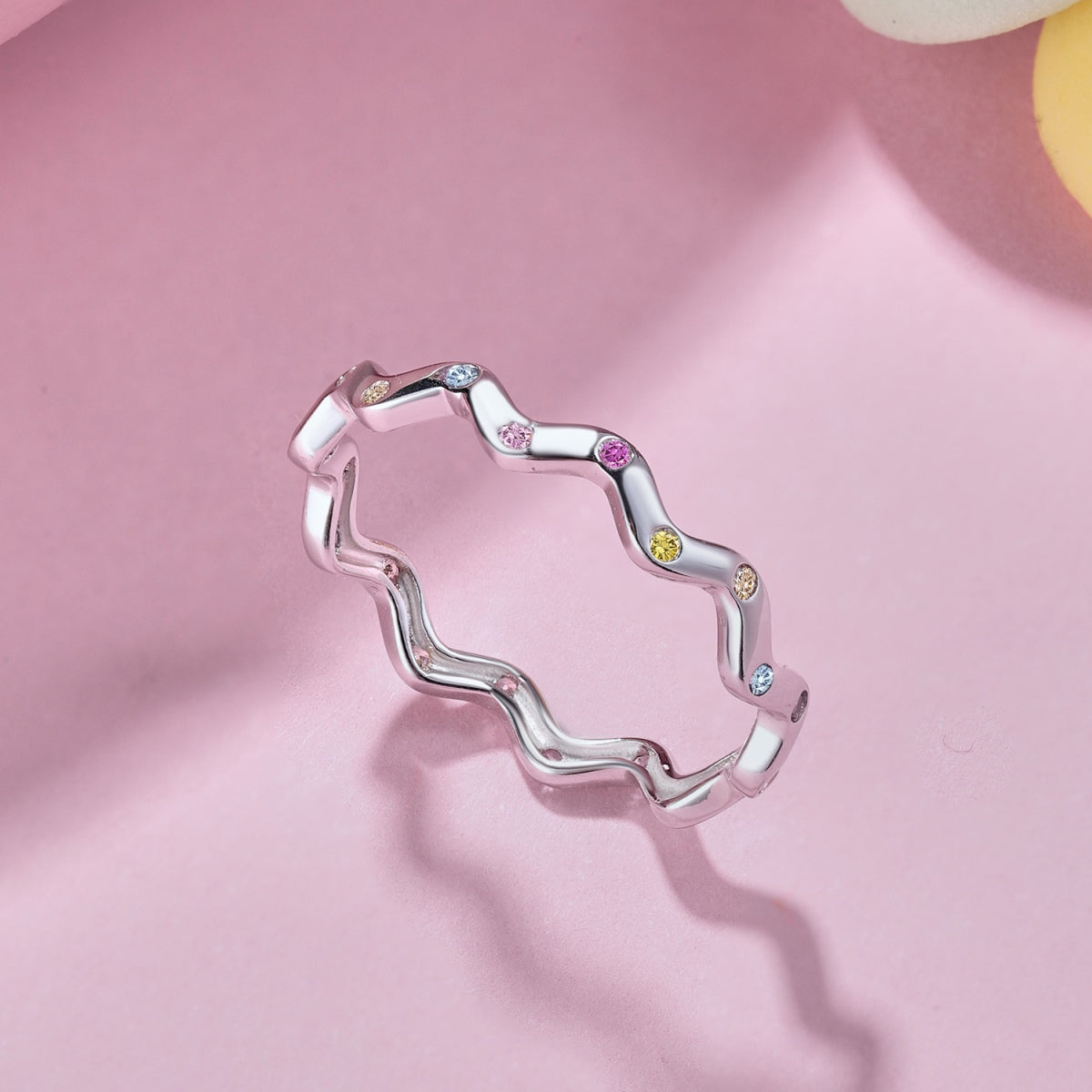 [LORA]Ornate Vibrant Round Cut Daily Ring