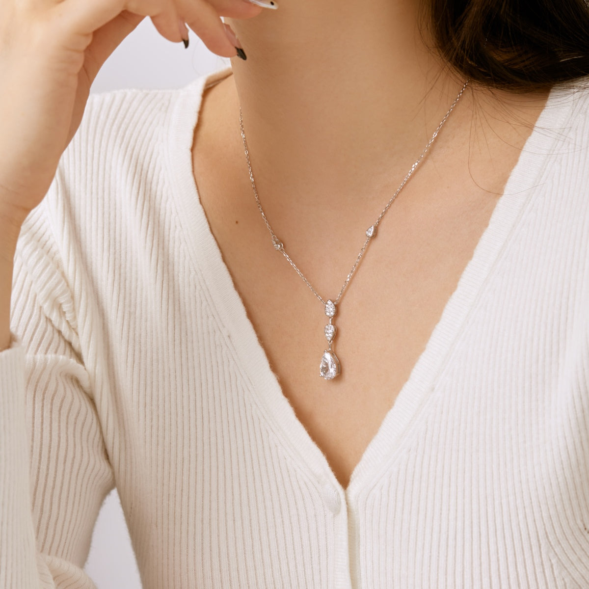 [LORA]Dazzling Pear Cut Necklace
