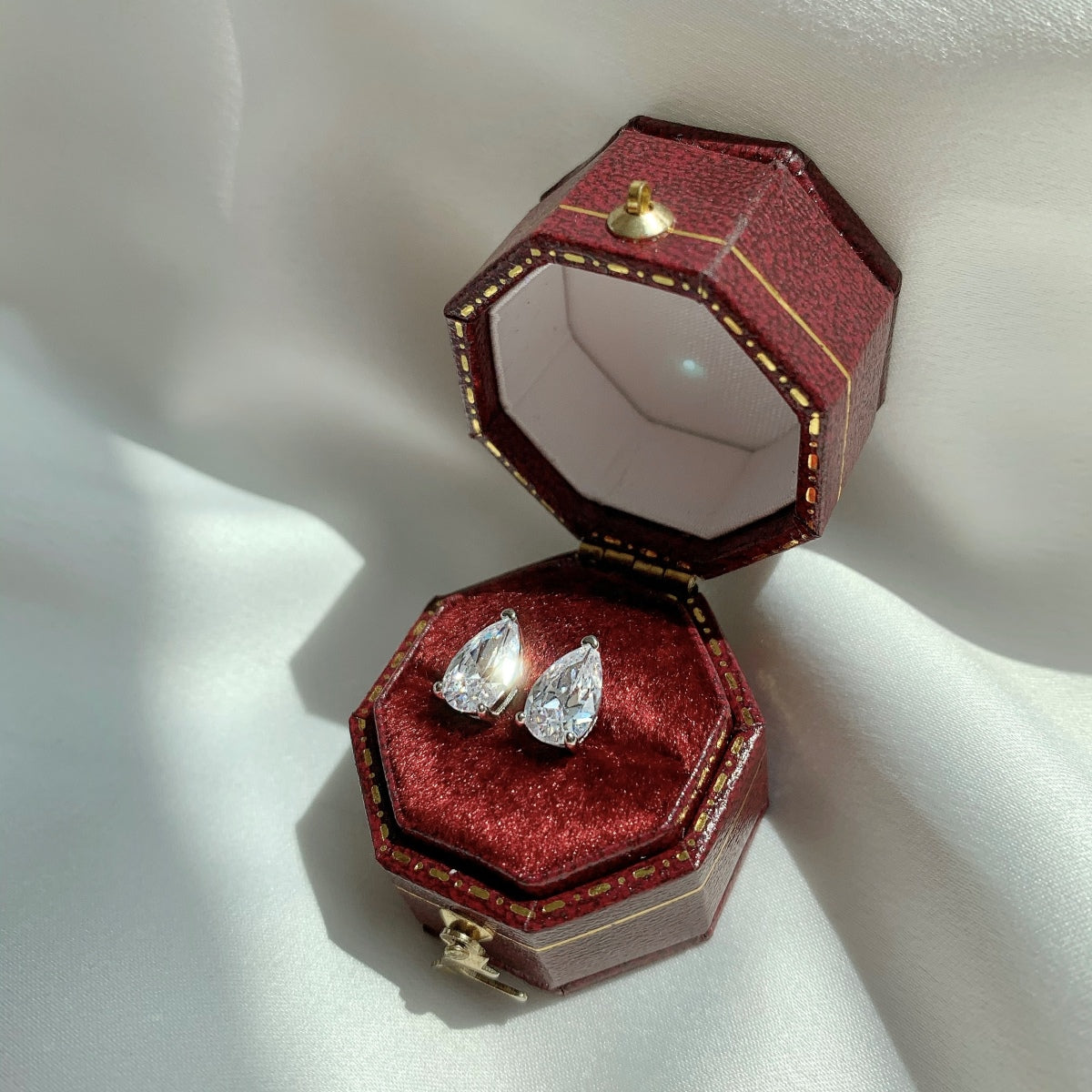 [LORA]Ornate Water Drop Shape Earrings