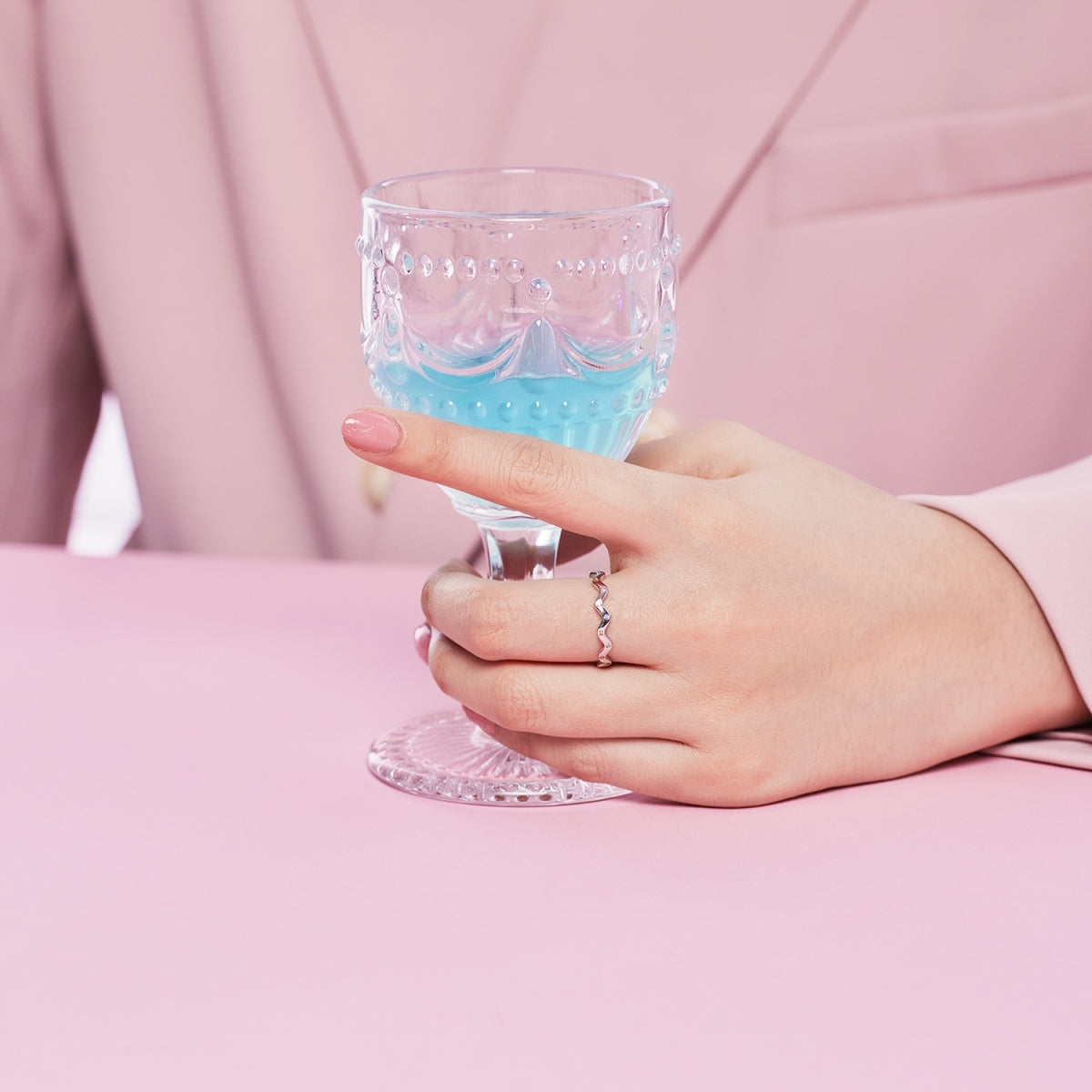 [LORA]Ornate Vibrant Round Cut Daily Ring