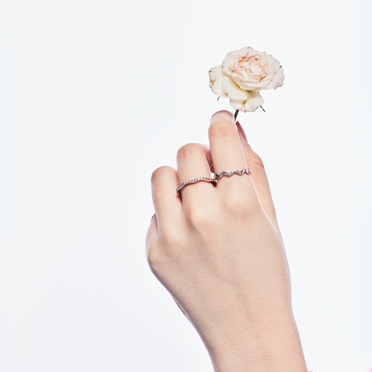 [LORA]Ornate Vibrant Round Cut Daily Ring