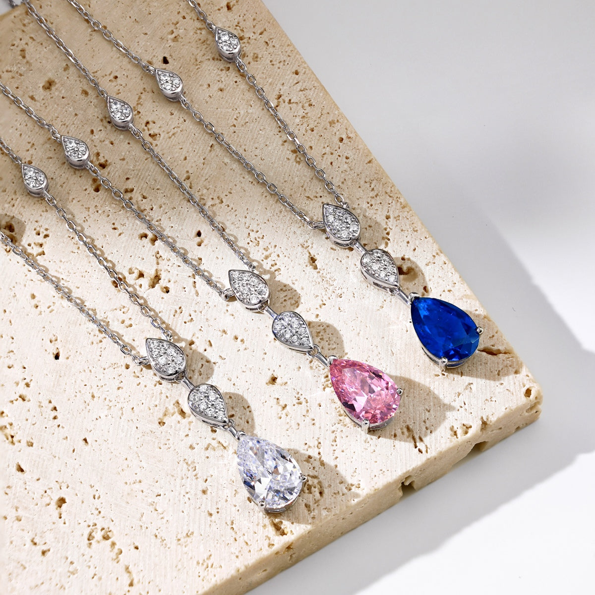 [LORA]Dazzling Pear Cut Necklace