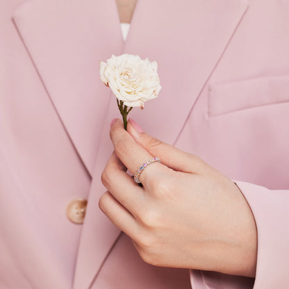 [LORA]Unique Scintillating Round Cut Daily Ring