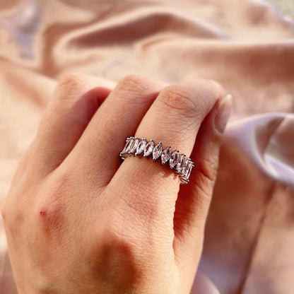[LORA]Gorgeous Marquise Cut Tennis Ring