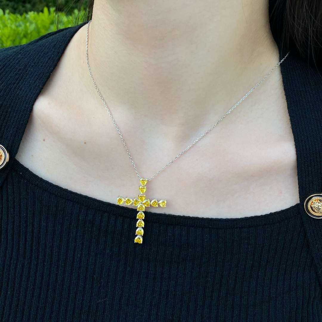 [LORA]Radiant Cross Shape Necklace