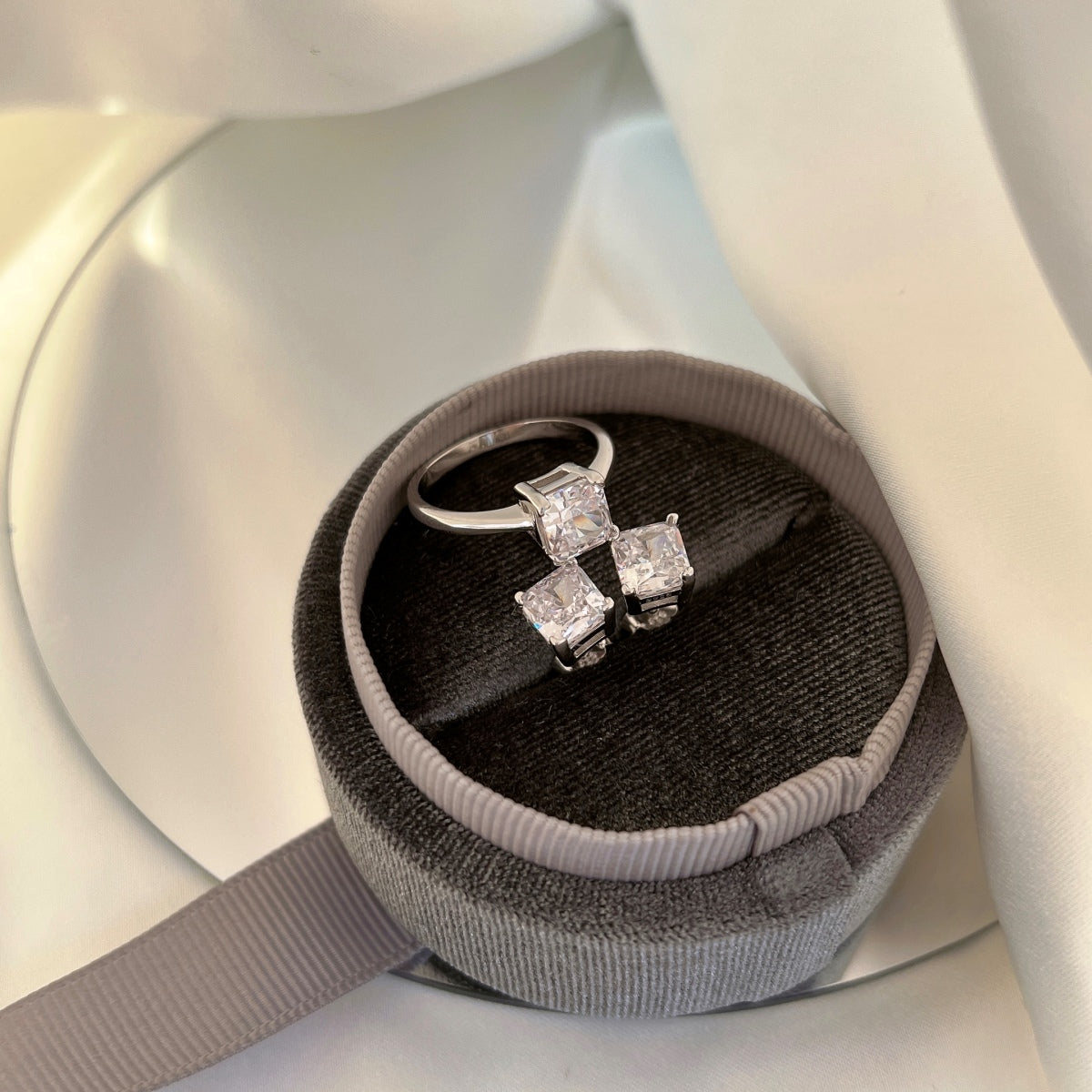 [LORA]1.0 Carat Radiant Princess Cut Wedding Earrings