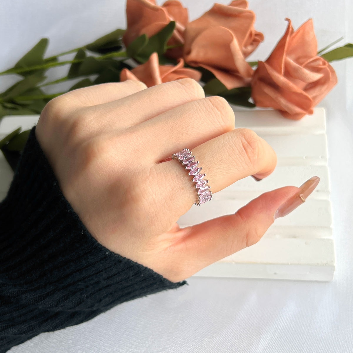 [LORA]Gorgeous Marquise Cut Tennis Ring