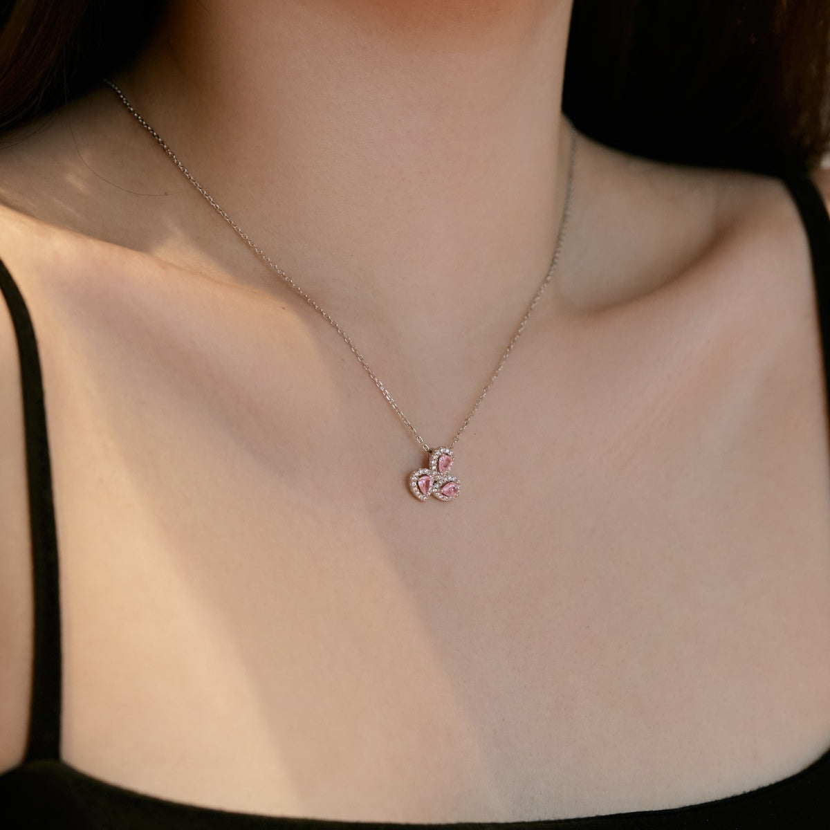 [LORA]Elegant Flower Shape Pear Cut Necklace
