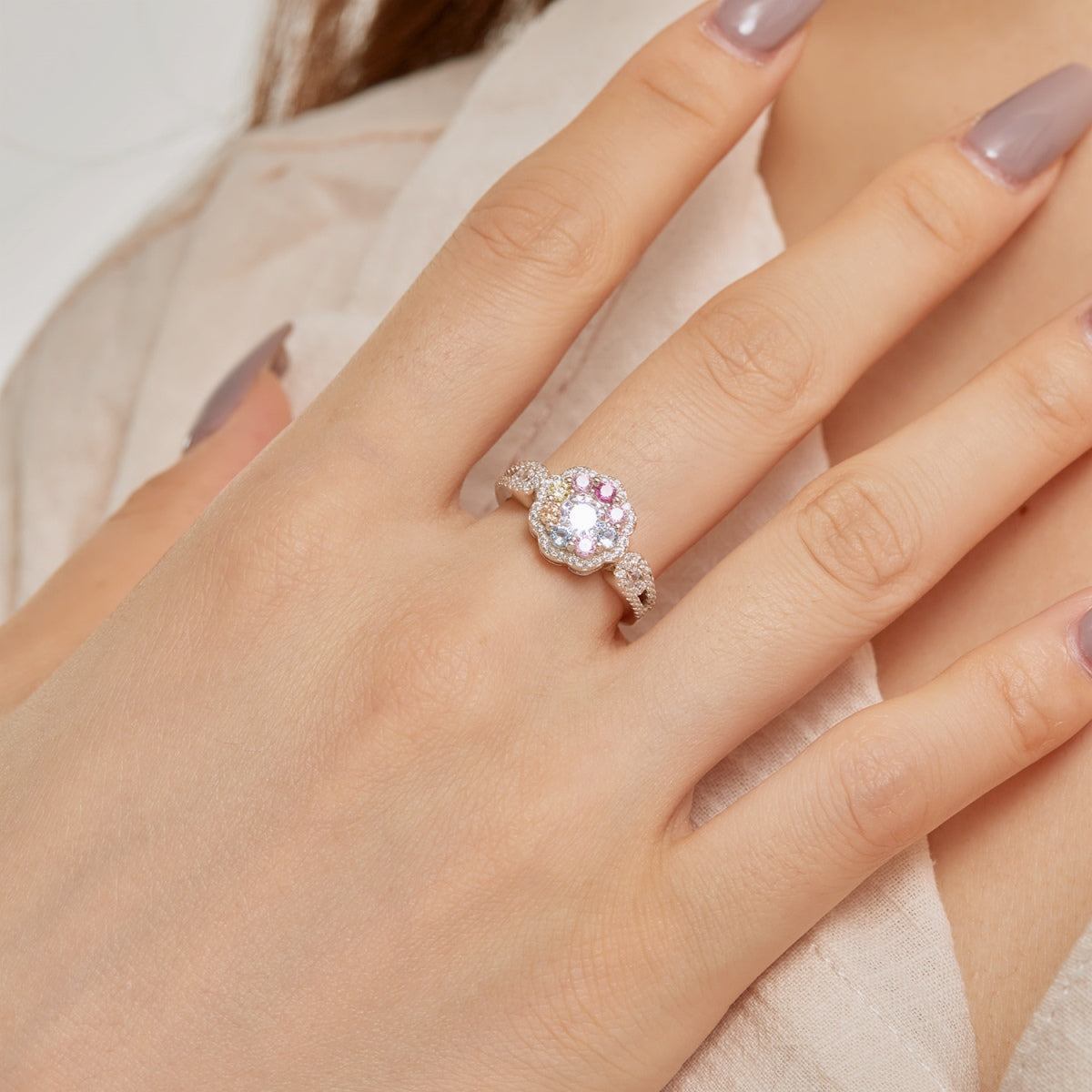 [LORA]Delicate Colorful Round Cut Flower Shape Wedding Ring