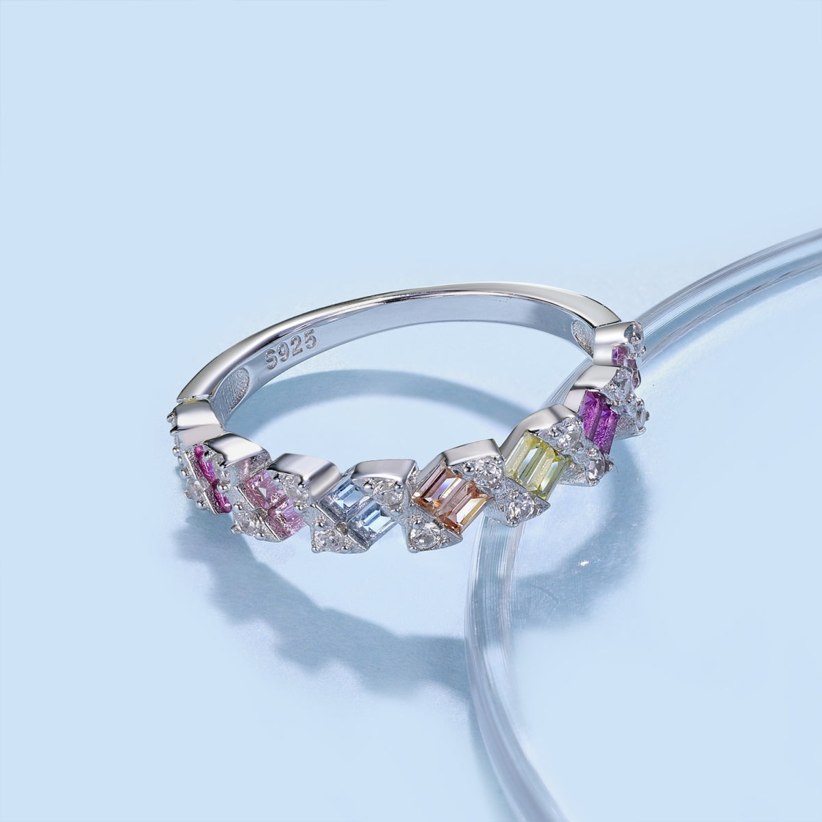 [LORA]Delicate Vibrant Emerald Cut Daily Ring