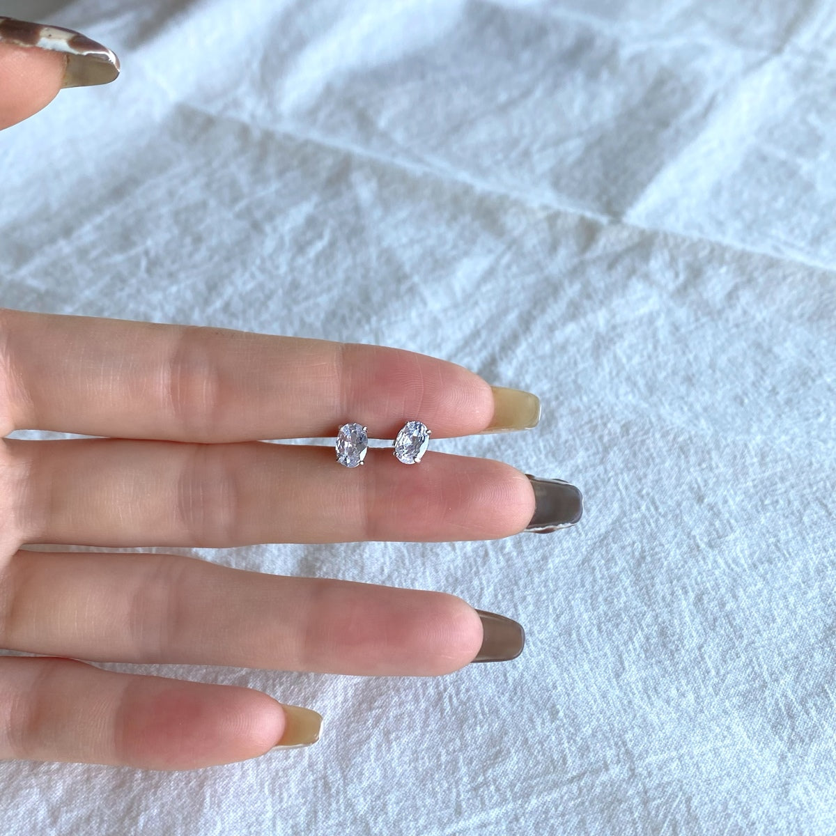 [LORA]Oval Classic Dignified Elegant Earrings