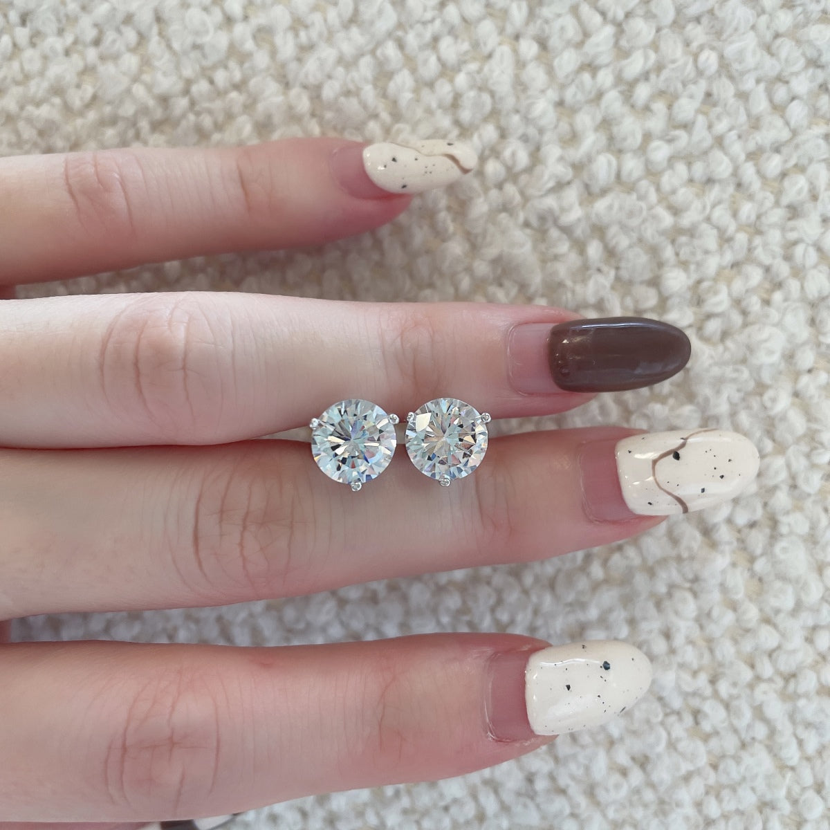 [LORA]Dainty Round Shape Earrings