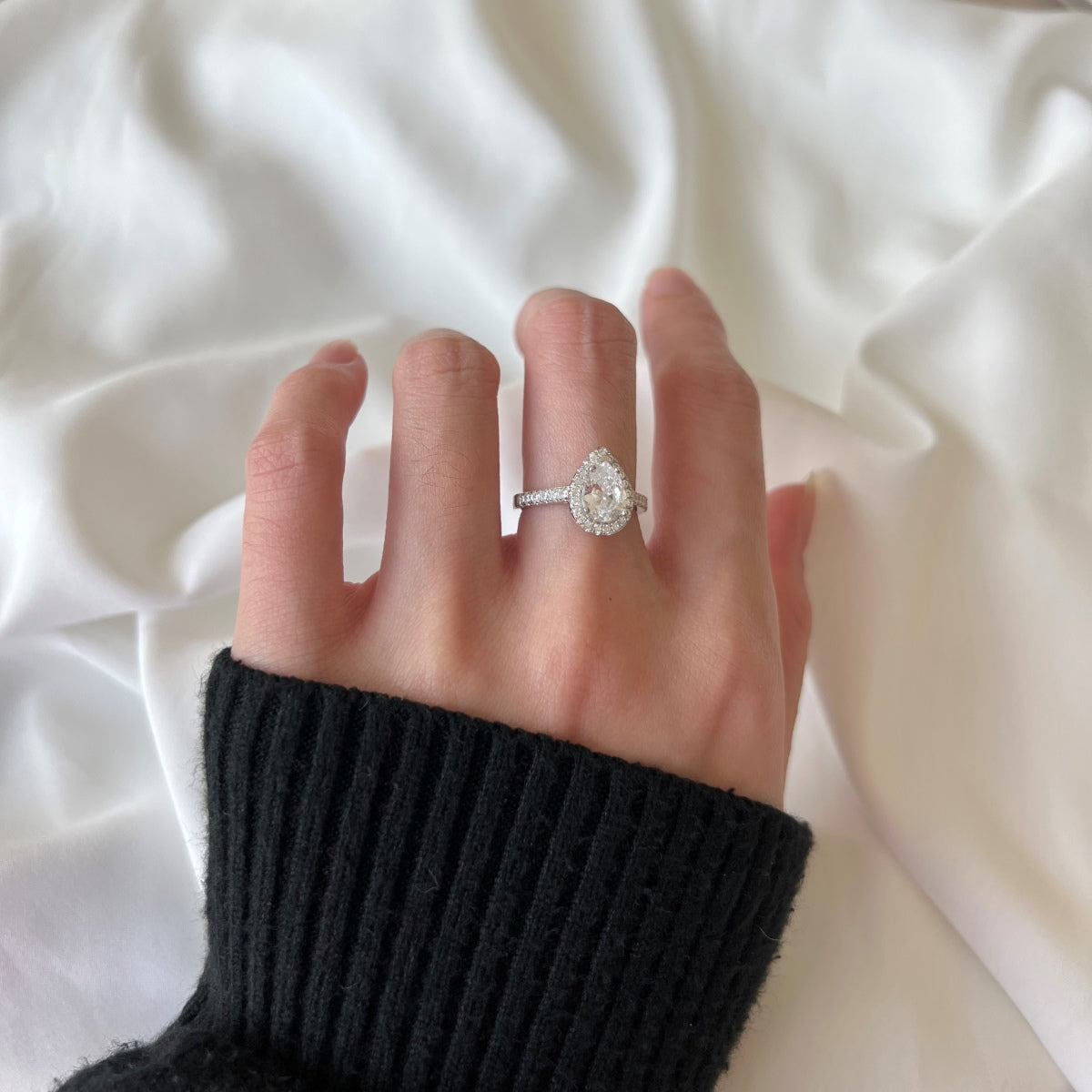 [LORA]1.0 Carat Luxurious Resplendent Water Drop Shape Wedding Ring