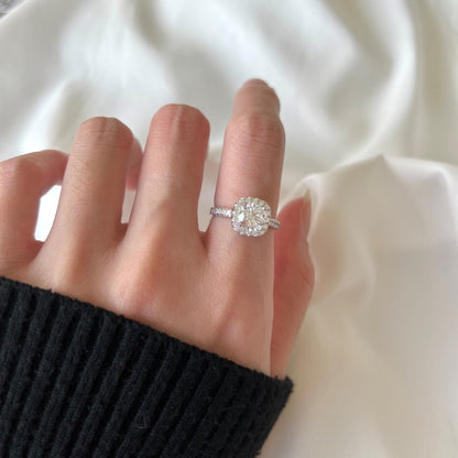 [LORA]Dazzling Resplendent Round Cut Wedding Ring