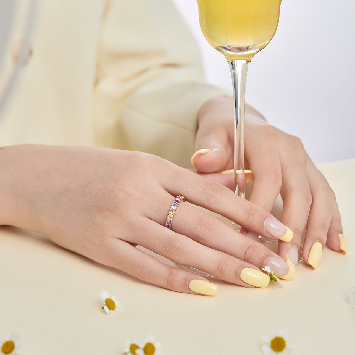[LORA]Dazzling Lustrous Round Cut Tennis Ring