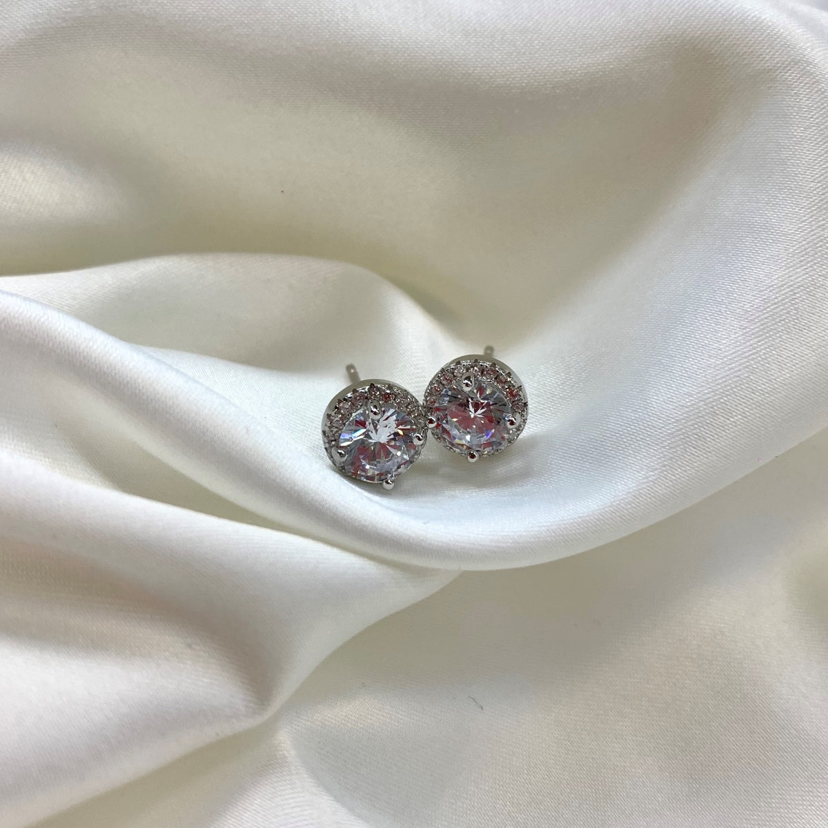 [LORA]Classic Princess Round Shape Earrings