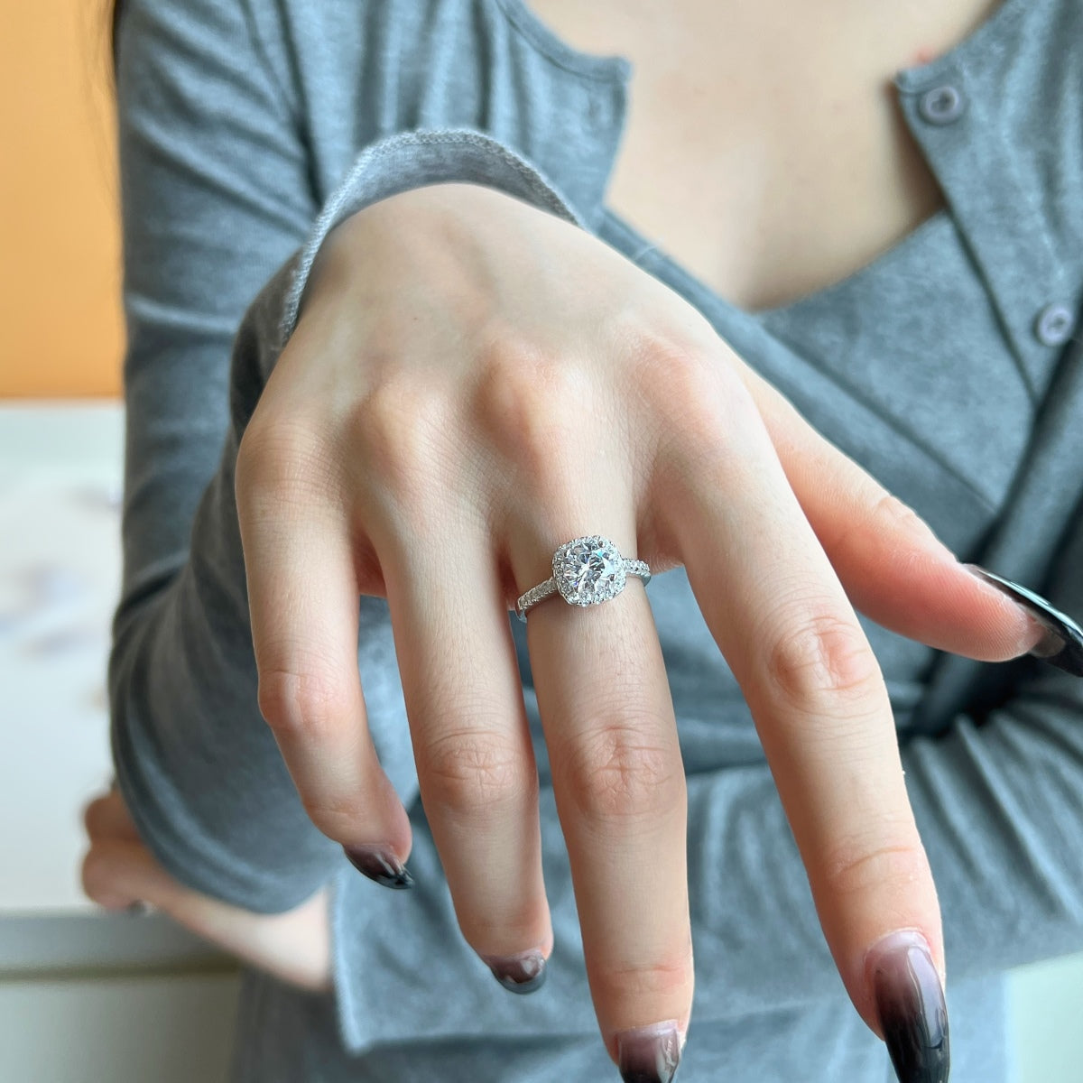 [LORA]Dazzling Resplendent Round Cut Wedding Ring