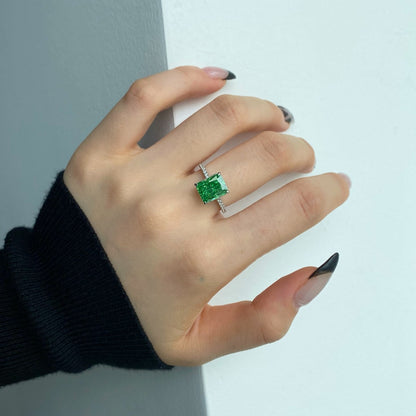 [LORA]4.0 Carat Luxurious Engagement Ring