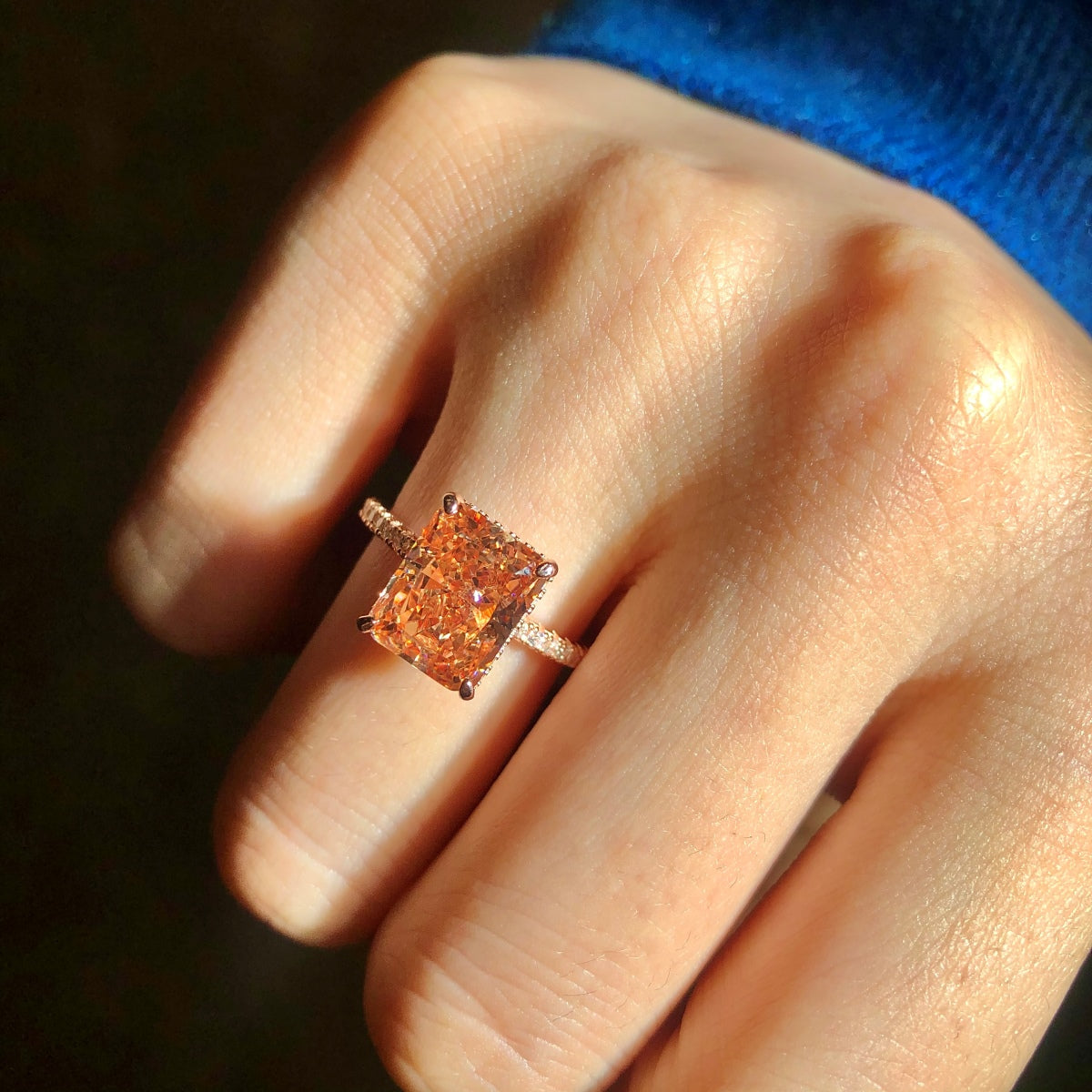 [LORA]4.0 Carat Luxurious Engagement Ring
