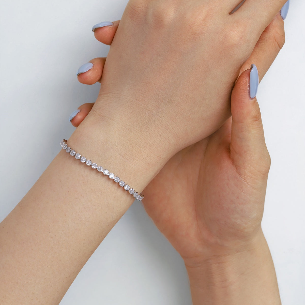[LORA]Ornate  Sparkling Round Cut Daily Bracelet
