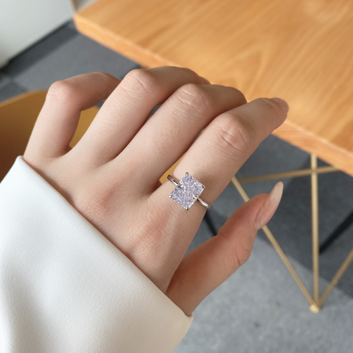 [LORA]4.0 Carat Ornate Enchanting Radiand Cut Banquet Ring