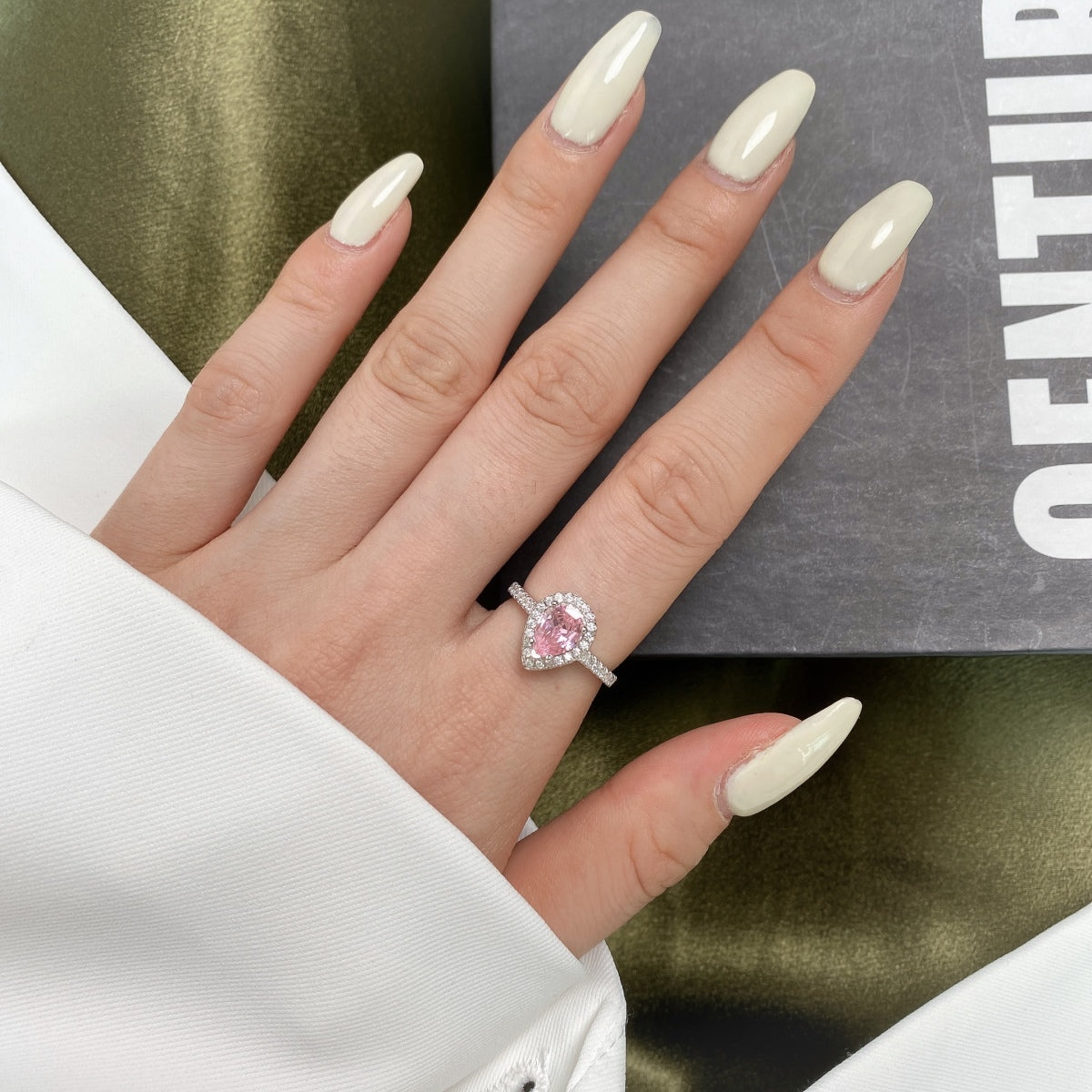 [LORA]1.0 Carat Luxurious Resplendent Water Drop Shape Wedding Ring